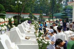 Tưởng niệm 10 nữ Anh hùng liệt sĩ Thanh niên xung phong Ngã ba Đồng Lộc
