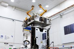 SpaceX mở kỷ nguyên sửa vệ tinh bằng robot trên quỹ đạo