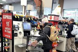 [VIDEO] Cuộc chiến gi&aacute; cả tại Mỹ: Walmart, Target đua giảm gi&aacute; thực phẩm