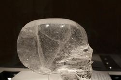 Bí ẩn hộp sọ pha lê: Di vật của người Maya hay một trò lừa đảo thế kỷ?
