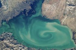 Xoáy nước ngọc bích kỳ ảo tại hồ Skadar giữa lòng Nam Âu