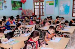 Quy định mới về trang cấp đồ d&ugrave;ng, học phẩm cho học sinh v&ugrave;ng bi&ecirc;n Tuy&ecirc;n Quang