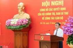 Công bố các quyết định của Bộ Chính trị, Ban Bí thư về công tác cán bộ