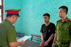 Khởi tố nam thanh niên rượt chém bạn nhậu, gây náo loạn làng quê