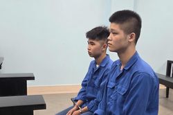 'Thông chốt', tông trọng thương cảnh sát, 2 đối tượng lãnh án