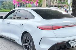 Đại lý thanh lý mẫu lái thử, giảm cả trăm triệu đồng