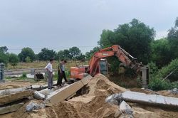 Vụ lăng mộ 'khủng' trên đất trồng cây: Tháo dỡ 2 công trình trái phép