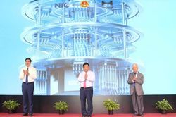 Gần 100 tài năng từ nhiều quốc gia tranh tài về tính toán lượng tử ở Gia Lai