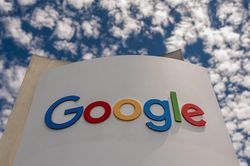 Công ty mẹ Google đạt doanh thu kỷ lục 119,8 tỷ USD, Gemini áp sát ChatGPT