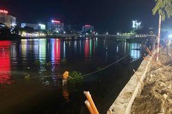 Hai bé trai rủ nhau tắm sông, một em tử vong, em còn lại mất tích