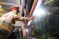 CSGT Hà Nội kiểm tra, chấn chỉnh an toàn trên xe khách