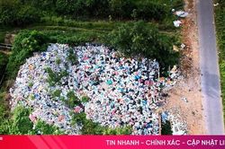 V&igrave; sao b&atilde;i tập kết r&aacute;c ở Thạch Xu&acirc;n qu&aacute; tải nhiều ng&agrave;y, chưa được xử l&yacute; triệt để?