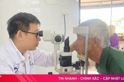Khám sức khỏe, cấp thuốc miễn phí cho người dân Sơn Tây
