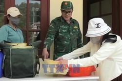 Biên phòng Lào Cai liên tiếp bắt 2 vụ đưa tôm hùm đất cấm vào Việt Nam