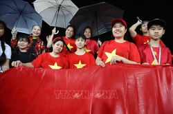 ASEAN Cup 2026: Mưa lớn kh&ocirc;ng ngăn được tinh thần cổ vũ của CĐV Việt Nam