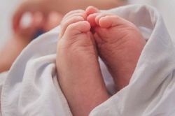 Đã có 4 con, người phụ nữ tiếp tục sinh 4 bé gái cùng trứng theo cách hoàn toàn tự nhiên
