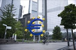 ECB giữ nguy&ecirc;n l&atilde;i suất trước &aacute;p lực lạm ph&aacute;t