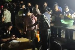 Tối n&agrave;o cũng cầm đ&egrave;n v&agrave;o rừng, cụ &ocirc;ng 72 tuổi g&acirc;y ngỡ ng&agrave;ng với số tiền kiếm được