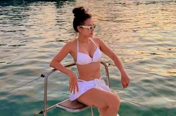 Phương Trinh Jolie diện đồ tắm hai mảnh, khoe d&aacute;ng n&oacute;ng bỏng tr&ecirc;n du thuyền