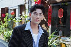 Isaac ở tuổi 38: Bị thời gian bỏ qu&ecirc;n, visual tr&ocirc;ng chẳng kh&aacute;c g&igrave; thư sinh
