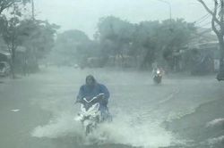 Mưa lớn bao trùm nhiều tỉnh miền Bắc, cảnh báo lũ quét và sạt lở đất trong 6 giờ tới