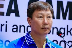 HLV Kim Sang Sik nói điều đặc biệt sau chiến thắng 7-0 của tuyển Việt Nam