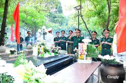 Bộ Tư lệnh TP.HCM dâng hương tri ân liệt sĩ ở Côn Đảo