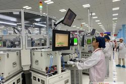 Đột ph&aacute; thể chế để c&ocirc;ng nghiệp tăng trưởng hai con số