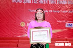 Gia đ&igrave;nh thầy, c&ocirc; gi&aacute;o v&ugrave;ng cao lan tỏa nghĩa cử hiến m&aacute;u cứu người