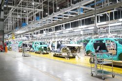 Sản lượng ô tô sản xuất trong nước lập đỉnh nửa đầu 2026: Sức bật nội địa hóa hay phản ứng tự vệ?