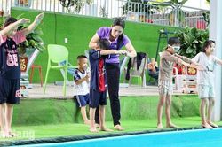 Sôi nổi lớp học bơi miễn phí cho thiếu nhi dịp hè