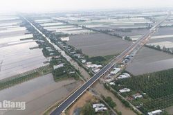 Cả nước giải ng&acirc;n hơn 378.000 tỷ đồng vốn đầu tư c&ocirc;ng, c&ograve;n 37 địa phương dưới mức b&igrave;nh qu&acirc;n