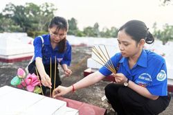 Thắp sáng ngọn lửa tri ân