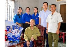 X&atilde; Đ&ocirc;ng H&ograve;a thăm hỏi 104 người c&oacute; c&ocirc;ng dịp 27/7