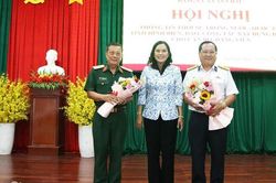 Thiếu tướng Lê Hoàng Phúc truyền lửa truyền thống cho cán bộ, đảng viên An Châu