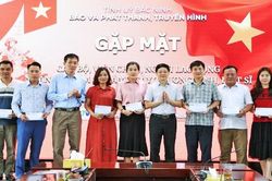 B&aacute;o v&agrave; Ph&aacute;t thanh, Truyền h&igrave;nh Bắc Ninh gặp mặt c&aacute;n bộ, vi&ecirc;n chức, người lao động nh&acirc;n kỷ niệm 79 năm Ng&agrave;y Thương binh - Liệt sĩ