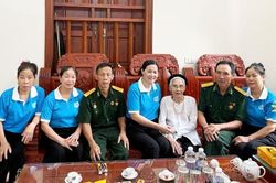 Phụ nữ phường V&otilde; Cường tổ chức 'Bữa cơm tri &acirc;n - Ấm l&ograve;ng t&igrave;nh mẹ'