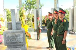 Hội Cựu chiến binh th&agrave;nh phố Đ&agrave; Nẵng d&acirc;ng hương tưởng niệm anh h&ugrave;ng liệt sĩ