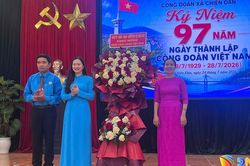 Trao tặng 400 suất quà nhân kỷ niệm 97 năm ngày thành lập Công đoàn Việt Nam (28/7)