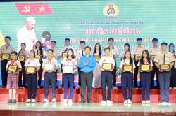 Tuy&ecirc;n dương tr&ecirc;n 1 ng&agrave;n con c&ocirc;ng nh&acirc;n, vi&ecirc;n chức, lao động học giỏi, sống tốt