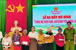 Công an xã Hra ra mắt mô hình 'Cùng mẹ vượt khó, giữ bình yên thôn làng'
