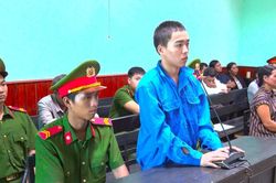 L&atilde;nh &aacute;n 18 năm t&ugrave; về tội 'Giết người', 'Hiếp d&acirc;m' v&agrave; 'Cướp t&agrave;i sản'