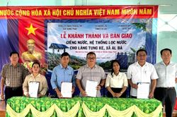 Sở Ngoại vụ triển khai chuỗi hoạt động an sinh x&atilde; hội tại 2 l&agrave;ng kết nghĩa