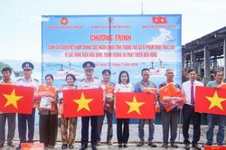 Cảnh s&aacute;t biển đồng h&agrave;nh với ngư d&acirc;n phường Bắc Nha Trang