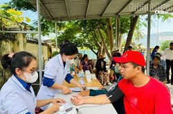 Kh&aacute;m sức khỏe miễn ph&iacute; cho gia đ&igrave;nh ch&iacute;nh s&aacute;ch phường Đ&ocirc;ng Ninh H&ograve;a