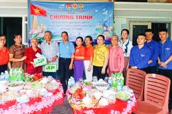 Xã Tân Định tổ chức chương trình 'Bữa cơm tri ân - Kết nối yêu thương'