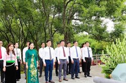 C&aacute;c địa phương tổ chức d&acirc;ng hương tri &acirc;n c&aacute;c anh h&ugrave;ng liệt sĩ