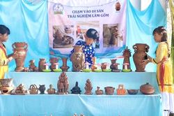 Bồi đắp tình yêu văn hóa quê hương