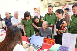 L&acirc;m Đồng thu nhận mẫu ADN, nối h&agrave;nh tr&igrave;nh trở về của liệt sĩ