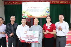 Hội Khuyến học tỉnh Lâm Đồng hỗ trợ học sinh nghèo, người dân